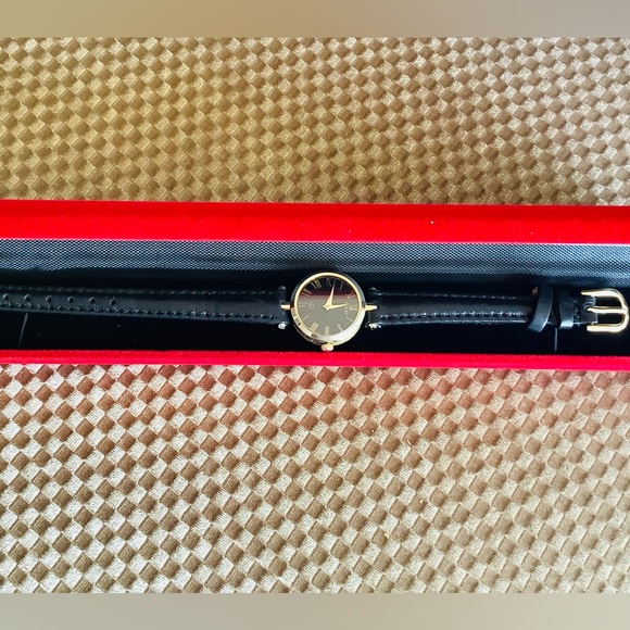 Authentic GUCCI watch ❤️ SO CUTE💖 - Picture 11 of 13
